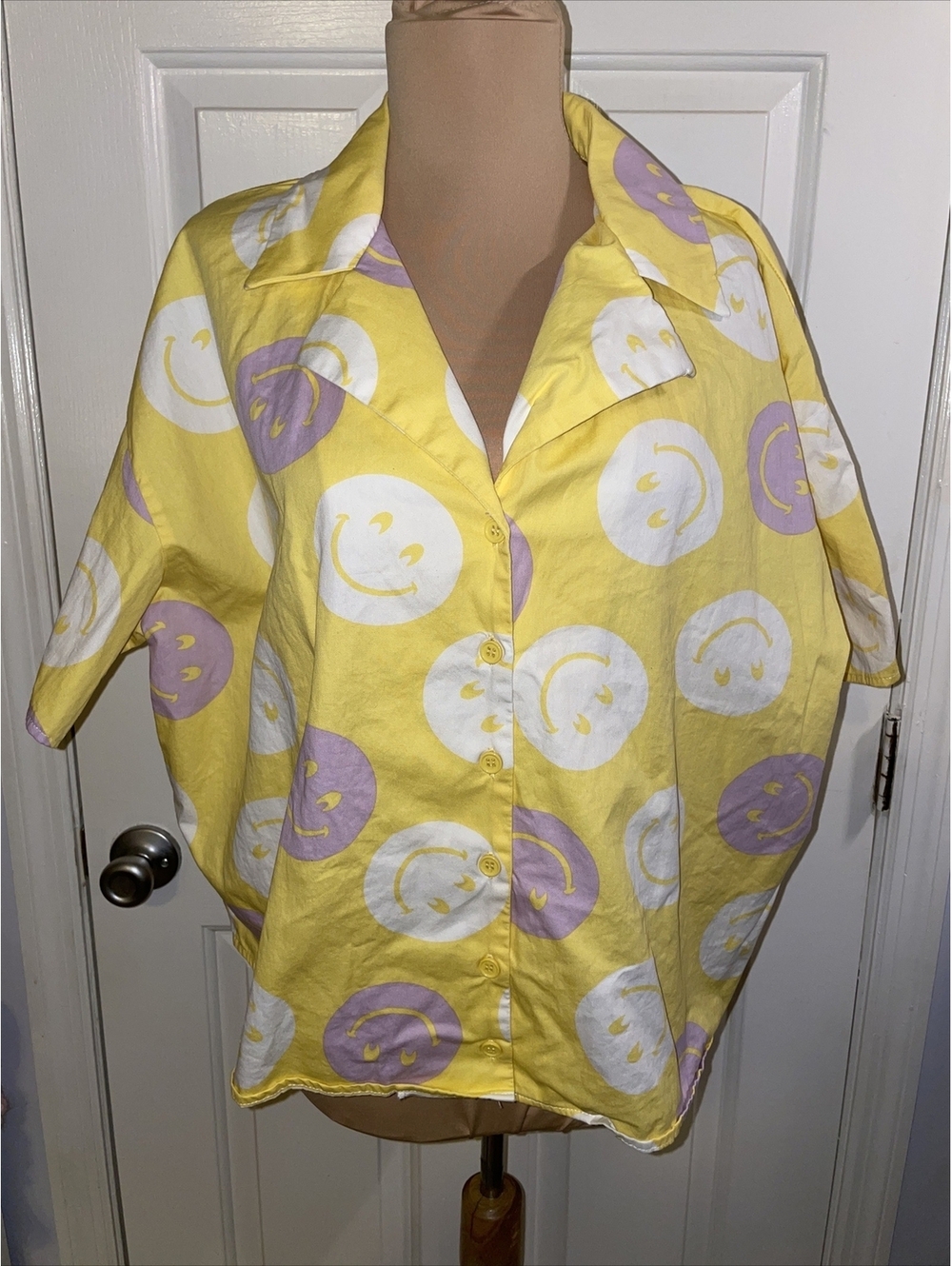Happy smile face print button down shirt blouse top women's PLUS SIZE 2X yellow